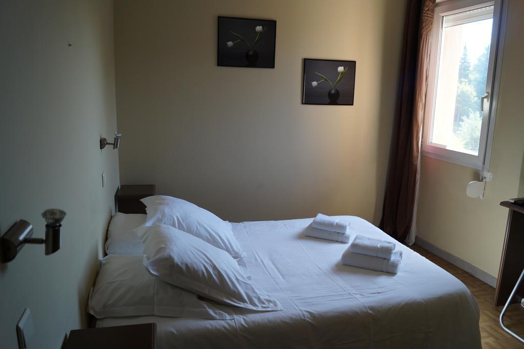 Le Bistrot D'Orange Hotel โอรองช์ ภายนอก รูปภาพ